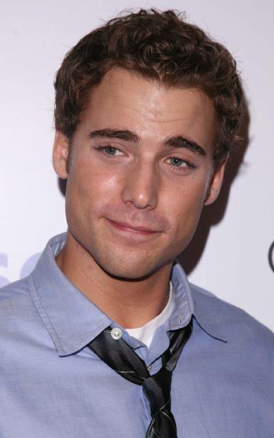 Dustin Milligan - Picture Colection