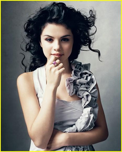 http://imagebox.cz.osobnosti.cz/foto/selena-gomez/N413138-2dd46.jpg