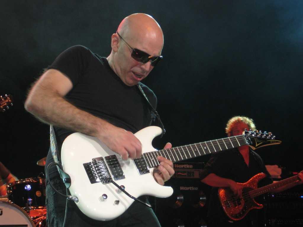 Joe Satriani - Picture Gallery