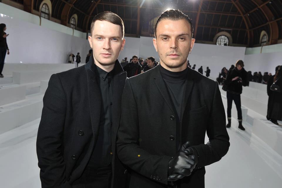 Hurts на русском языке. Группа hurts. Hurts группа сейчас.