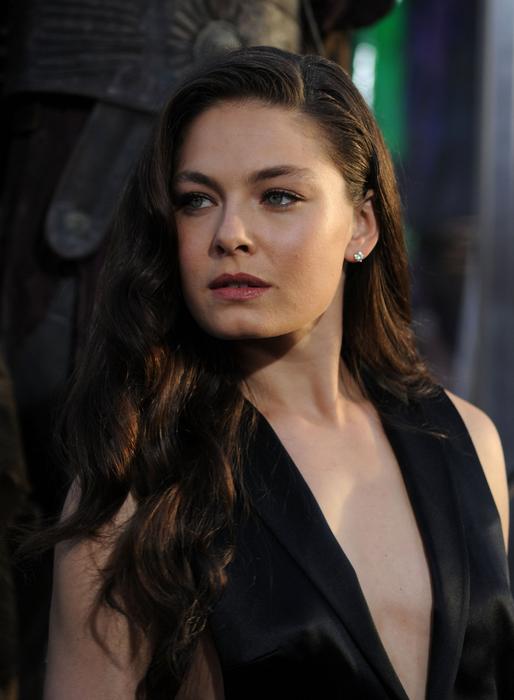 Alexa Davalos