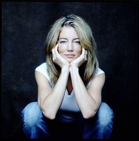 Cynthia Watros nina