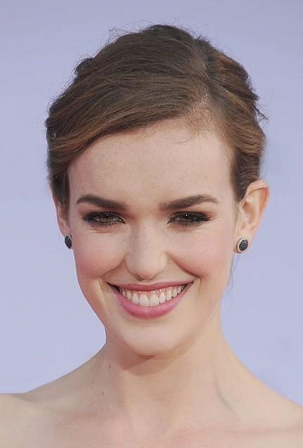 Elizabeth Henstridge