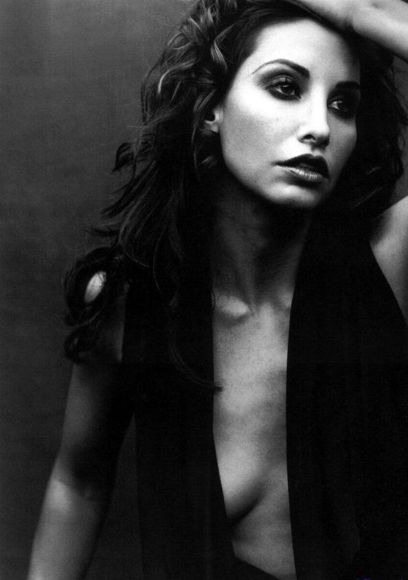 Gina Gershon