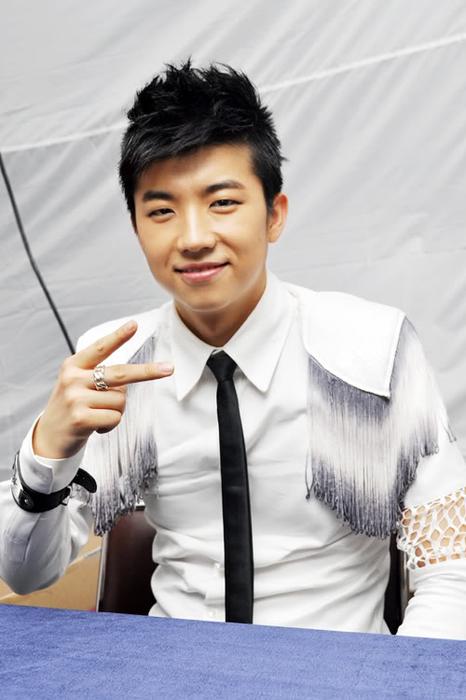Jang Wooyoung