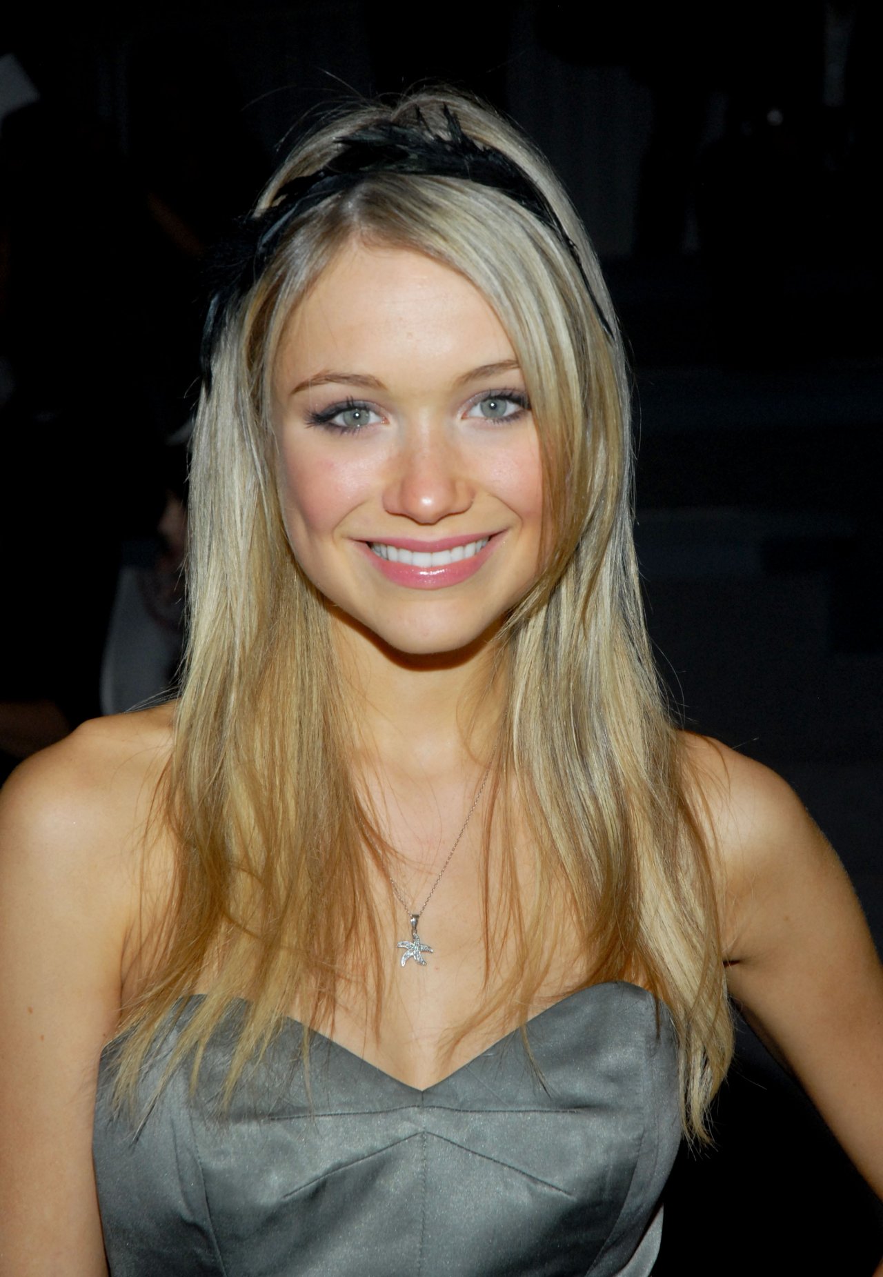 Katrina bowden фото