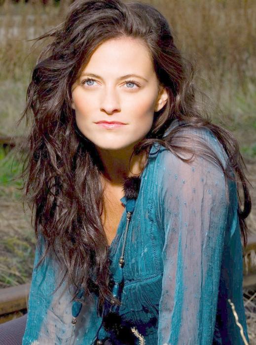 Lara Pulver