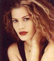 Lorna Paz | OSOBNOSTI.cz