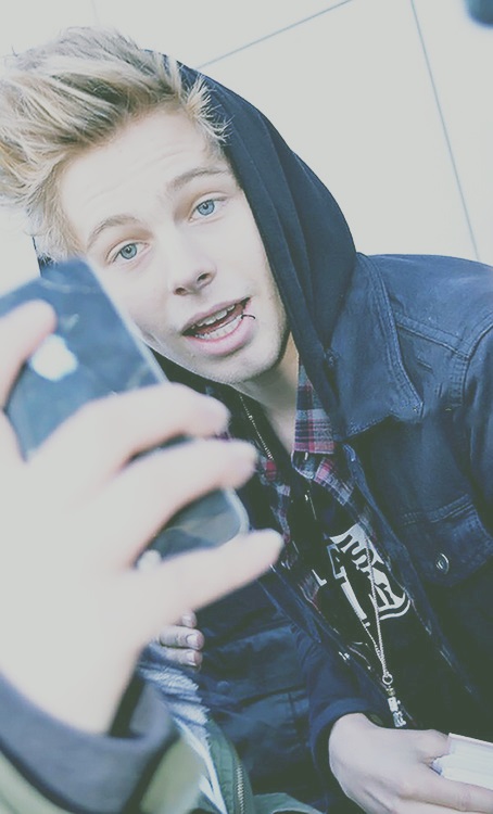 Luke Hemmings