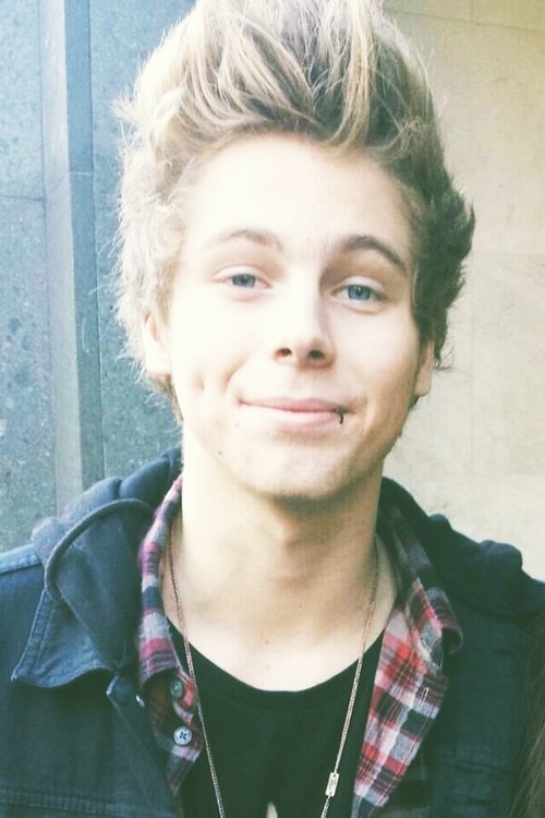 Luke Hemmings