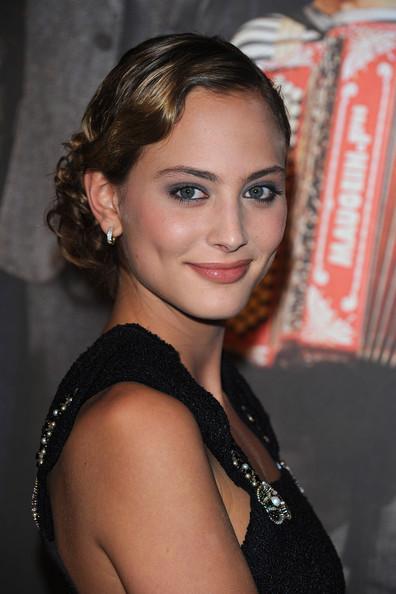 Nora Arnezeder
