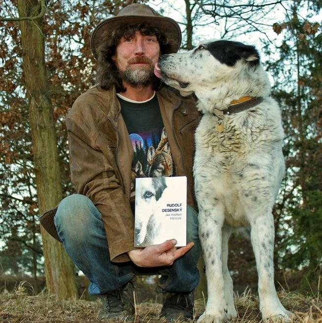 Rudolf Desenský vydal knihu jak poznat psí duši.