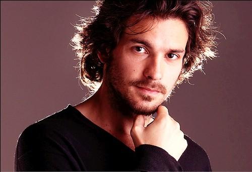 Santiago Cabrera