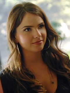 Shelley Hennig