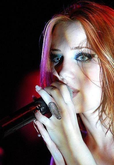 Simone Simons