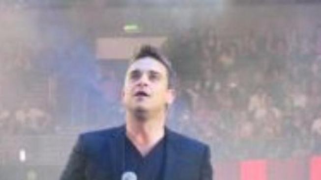 Robbie Williams mluví jako dlaždič. Už odmalička