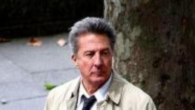 Dustin Hoffman je londýnský hrdina. Zachránil běžce před smrtí