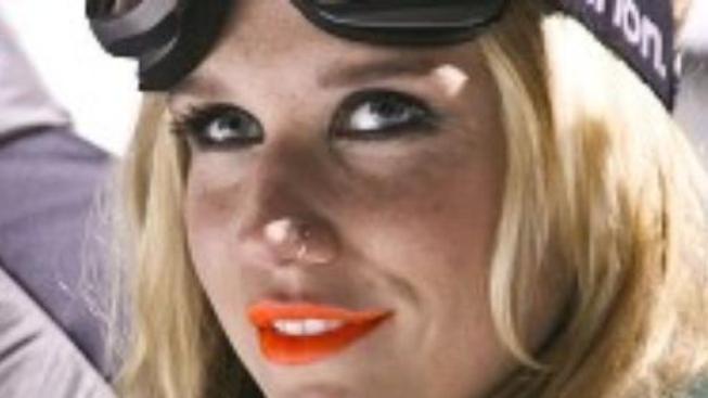 Ke$ha čeká na zuby fanoušků. Udělá si z nich náhrdelník