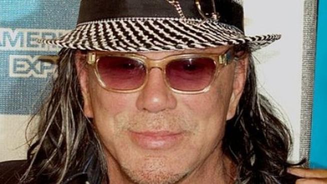 Mickey Rourke má problémy s ragby