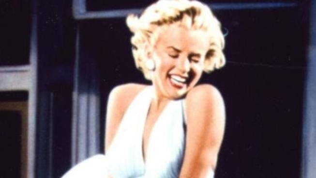 Šaty Marilyn Monroe pocestují do New Yorku