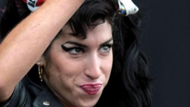 Amy Winehouse v Bělehradu pozdravila Atény a fanoušci ji vypískali