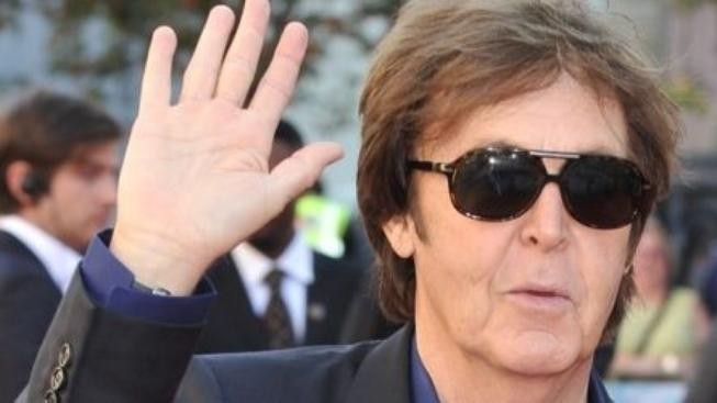 Královně zazpívají Paul McCartney, Elton John i Tom Jones