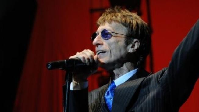 Zpěvák Bee Gees Robin Gibb se probral z kómatu