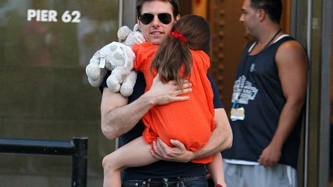 Malá Suri Cruise chce žít s tatínkem Tom Cruise s šestiletou dcerou Suri
