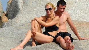 Paris Hilton si na dovolené s novým přítelem užívá