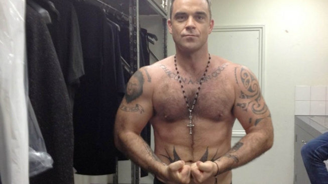 To jsou bicáky! Robbie Williams se pochlubil vypracovaným tělem