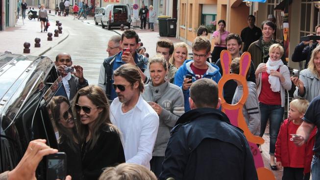 Angelina Jolie si s rodinou odskočila do Francie Angelina Jolie a Brad Pitt ve Francii