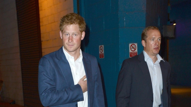 Fešák princ Harry vyrazil na premiéru Batmana