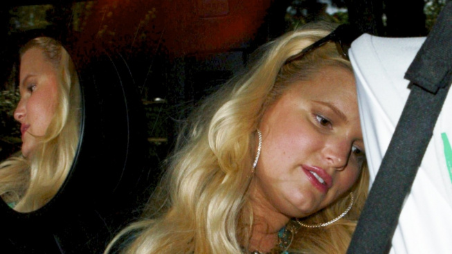 Jessica Simpson stále bojuje s poporodními kily