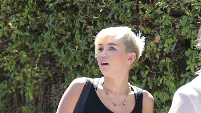 Miley Cyrus nebude díky videu stíhána za napadení Miley Cyrus