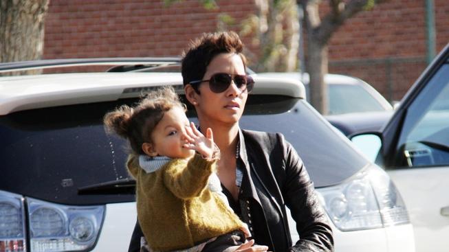 Halle Berry prohrála soud, nemůže přestěhovat dceru do Francie Hale Berry a dcera Nahla