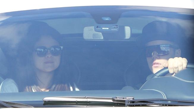 Justin Bieber vzal Selenu na projížďku ve Ferrari Justin Bieber a Selena Gomez