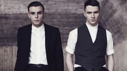 RECENZE: Hurts na své retro opět sbalí spoustu holek