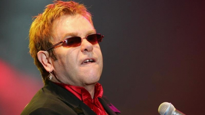 Elton John znovu v Praze. Přijede před Vánocemi