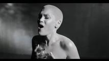 Jessie J: V klipu pro svůj nový singl se svlékla do naha