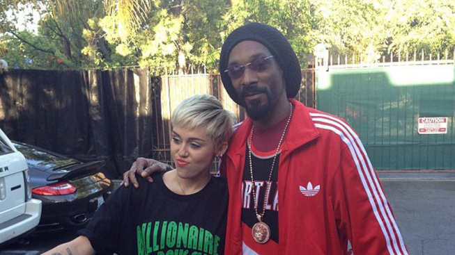 Miley Cyrus nahrála videoklip se Snoop Doggem: Popelníky a zlomená srdce