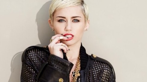 Miley Cyrus skoro nahá: Kdy se odhalí úplně?