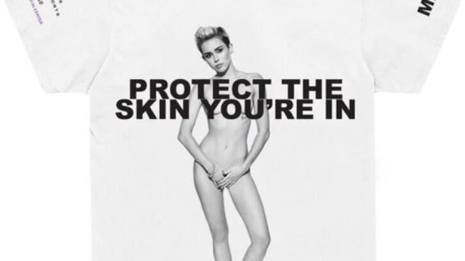Miley Cyrus bojuje nahá v boji proti rakovině