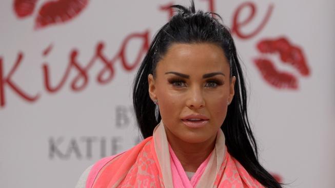 Silikonová sexbomba Katie Price se předčasně stala počtvrté matkou