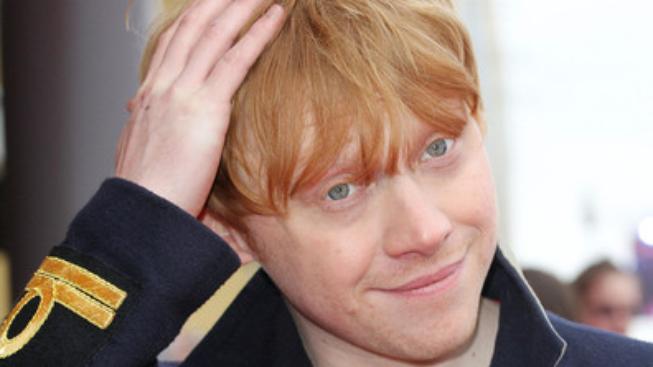 Slavný zrzek Rupert Grint (ne)ví co s svými penězi! Touží po obří klouzačce ze střechy