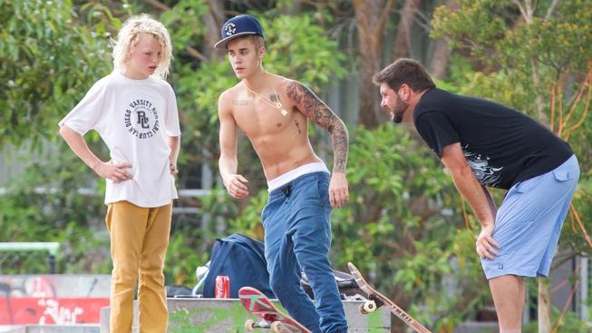 Justin Bieber: Podívejte se, jak (ne)válí na skateboardu!