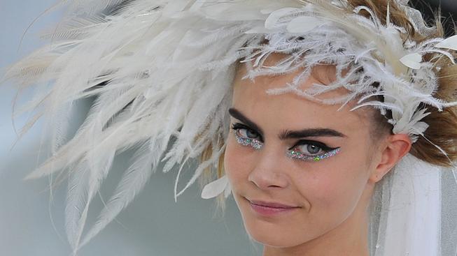 Cara Delevingne se pochlubila novým úsměvem. Bohužel, moc hezký není!