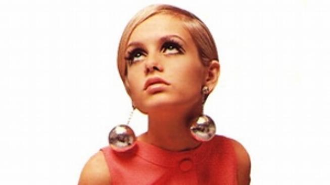 Pamatujete si na legendární vychrtlou modelku Twiggy? Je jí už čtyřiašedesát