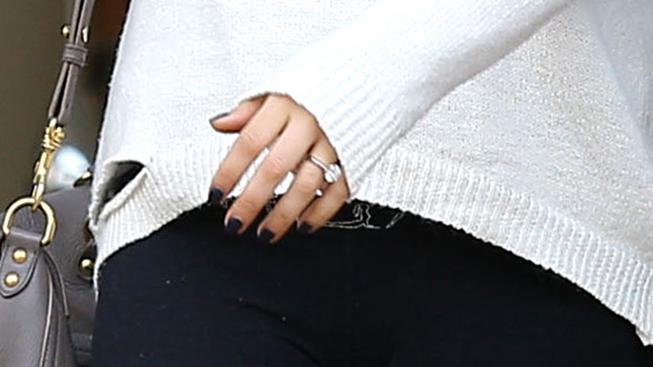 Mila Kunis - prsten