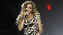 Beyoncé se předvedla v trikotu z korálků a  botách na jehlovém podpatku