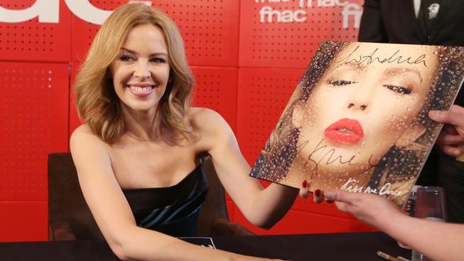 Kylie Minogue: Místo autogramů fanouškům rozdávala polibky!